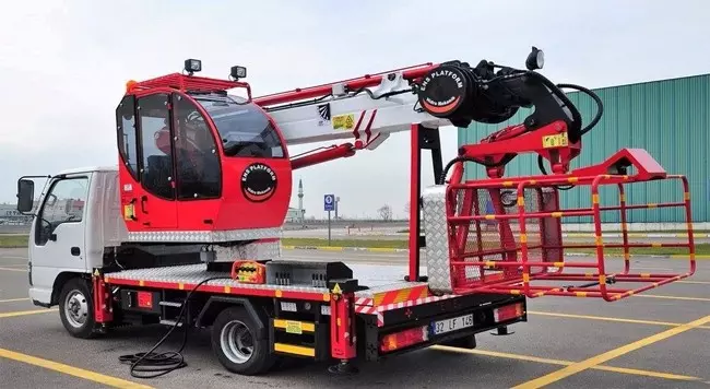 Antalya sepetli platform ve vinç kiralama çalışması